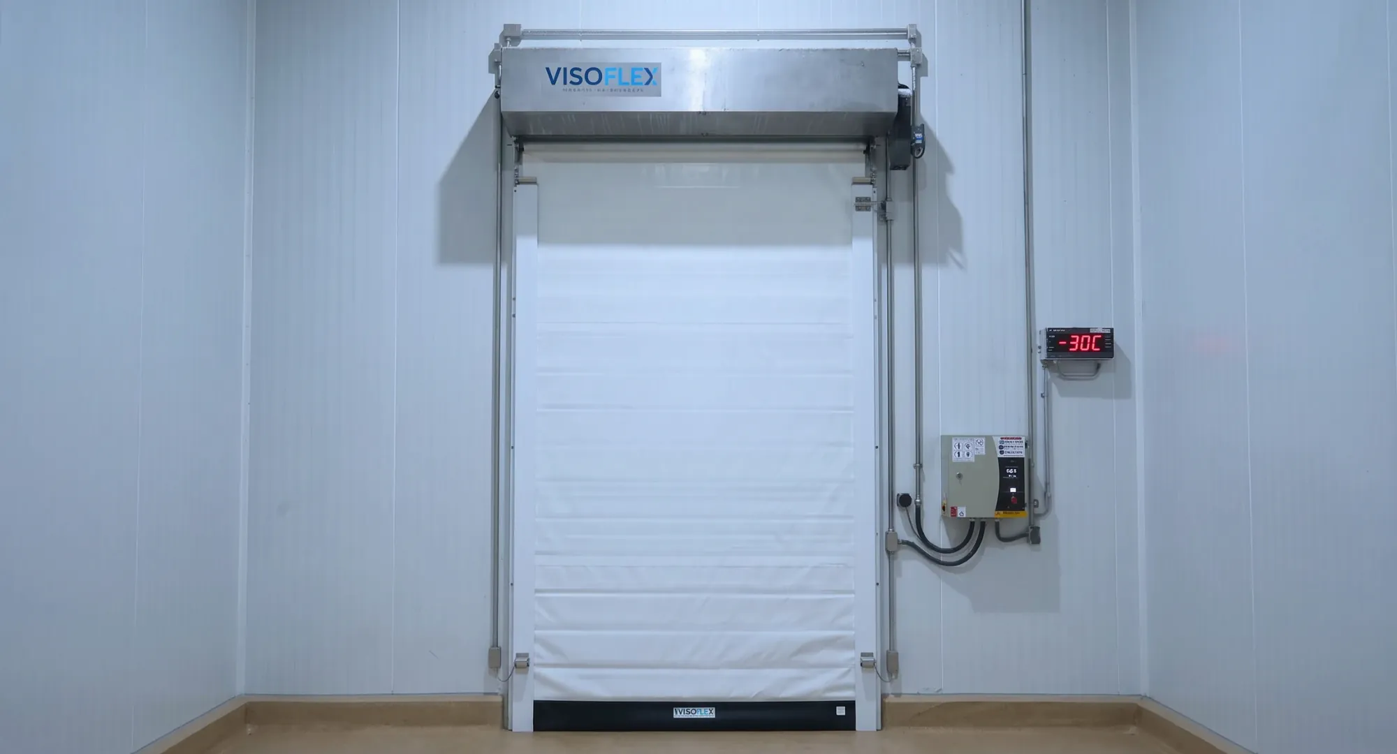 Porta rápida Visoflex VFX602 com tecido isolado de 21 mm na entrada de câmara de congelamento